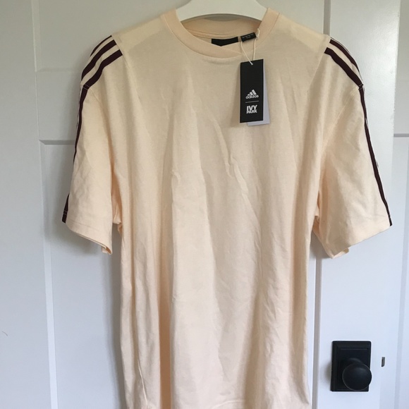 NWT IVY PARK T-shirt Medium (sold out online) - Picture 2 of 3